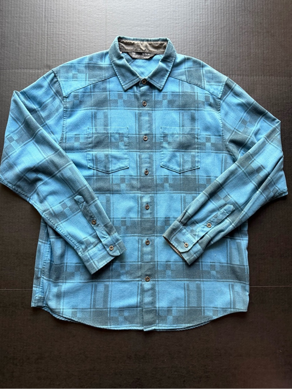 Under Armour Men’s Blue Plaid Button-Up Shirt XL